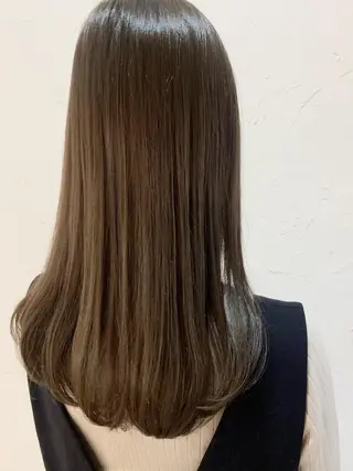 セミロング カラー conne&riri所属・MAYU 💚森下のヘアスタイル