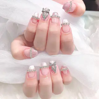 ネイル Go  Today シェアサロン 新宿Gratia店所属・杉山 栞のネイルデザイン