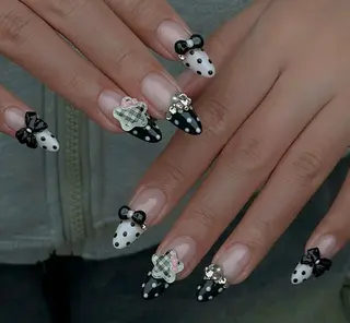 ネイル Pure&Rich Nailのネイルデザイン
