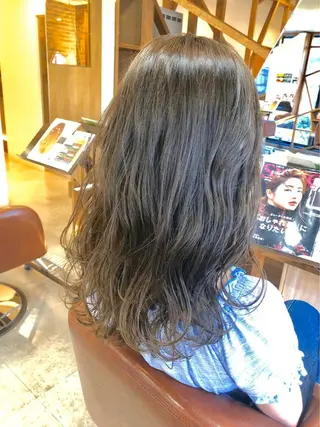 セミロング カラー ORO塚口店所属・新店舗ORO塚口店 駅から徒歩4分🚶のヘアスタイル