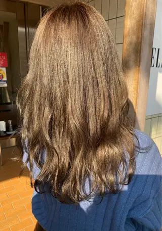 セミロング カラー ELLE&SALLY 石野のヘアスタイル