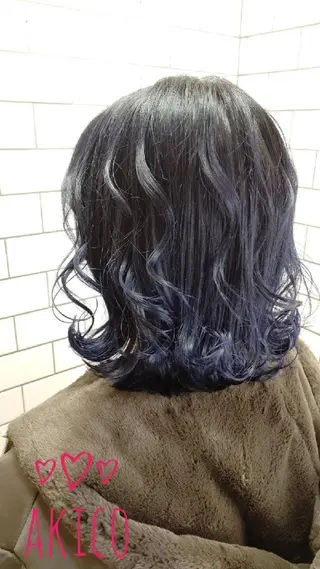 ミディアム カラー LUXBE GALLERY なんば駅前店所属・ラックスビーギャラリ ー AKICOのヘアスタイル