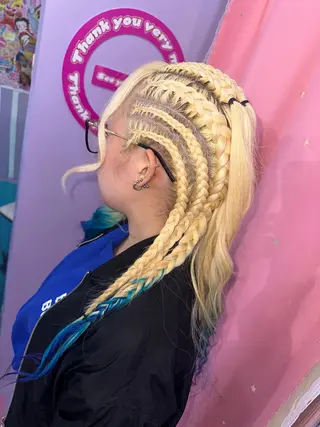 ロング Hair salon TOMMY所属・♮やっしー♮ 🌈派手髪🌈のヘアスタイル