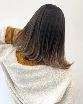 カラー セミロング 公式 Ease by amble luxeのヘアスタイル