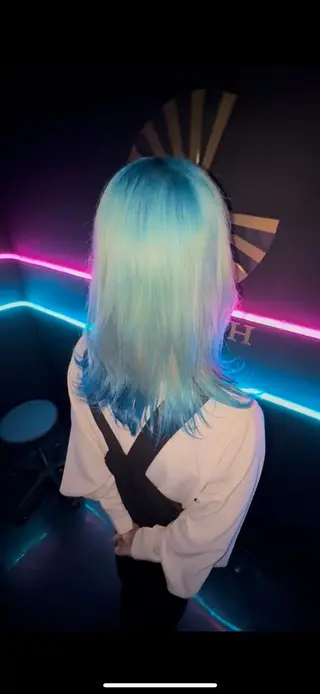 ミディアム カラー LINOAH所属・派手髪の錬金術師 🌟佐藤貴翔のヘアスタイル