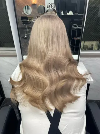 セミロング カラー Ria OSAKA 梅田所属・マリカ🦋韓国 ハイトーン/エクステのヘアスタイル