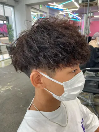 ショート パーマ メンズ ☘️ブリーチ/ハイト ーン/レイヤー/のヘアスタイル