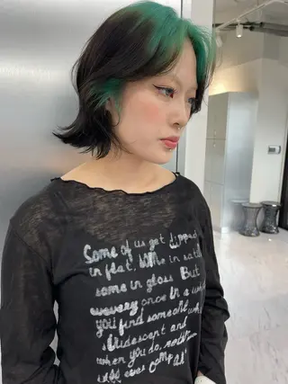 ミディアム TATSU ミルクティーベージュのヘアスタイル