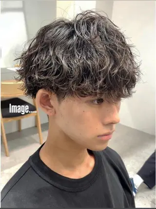 ミディアム パーマ メンズ メンズパーマ ハイライトカラーみくのヘアスタイル