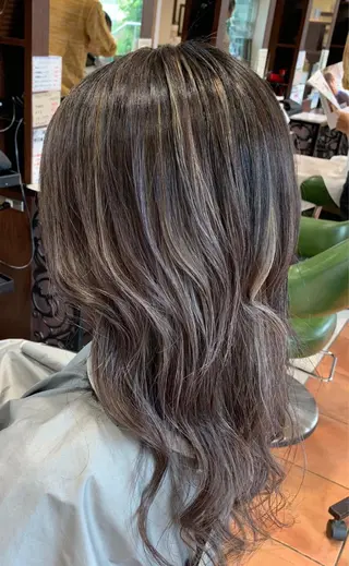 ミディアム カラーリスト菅澤 岳のヘアスタイル