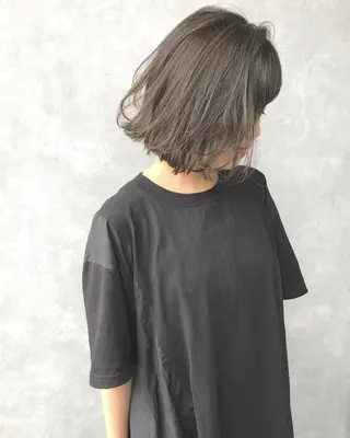 ミディアム カラー TOMOYAレイヤー ブリーチ縮毛矯正のヘアスタイル