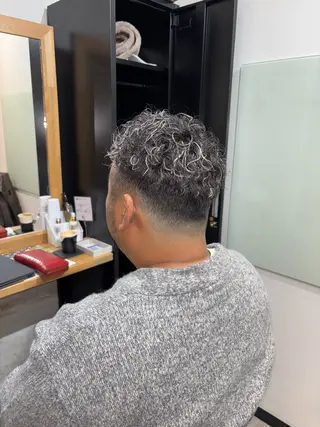 ミディアム カラー パーマ メンズ LOG/所属・縮毛/ブリーチ/ メンズ/出口 紗依のヘアスタイル