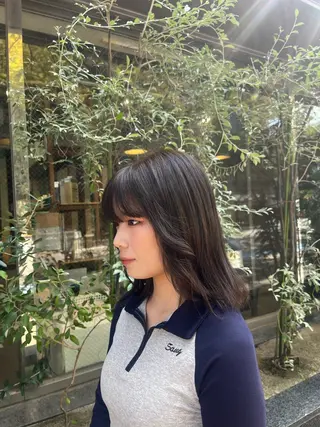 ミディアム まみ/暖色カラー /デザインカラーのヘアスタイル