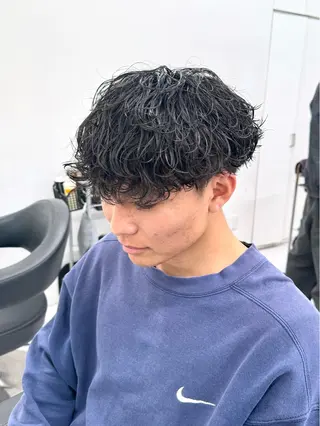 ミディアム パーマ ヘアアレンジ メンズ 顔まわりカット の達人のヘアスタイル