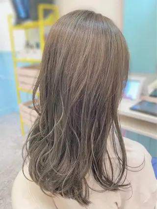 ロング カラー 山下 美羽のヘアスタイル