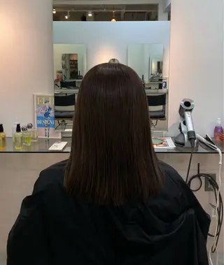 カラー hinata /ハイトーンのヘアスタイル