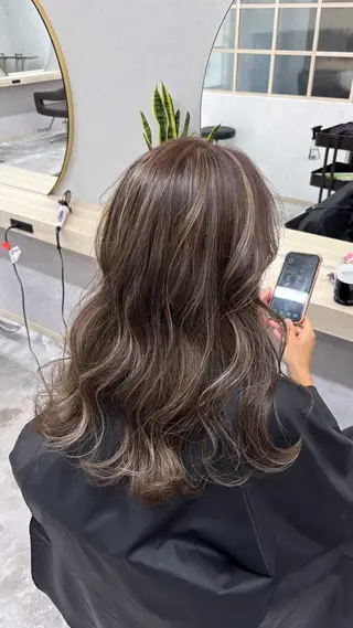 ロング カラー KEEN.所属・よこみぞ こなつのヘアスタイル