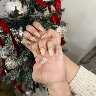 ネイル crystal ___nail所属・Au Thuc trinhのネイルデザイン