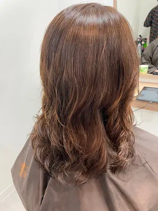 セミロング パーマ 葭葉 久美子のヘアスタイル