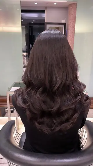 ロング パーマ コテ巻きパーマ 藤野佑成のヘアスタイル