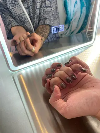 ネイル ♱˖⁺ 𝒎𝒐𝒑𝒊 ⁺のネイルデザイン