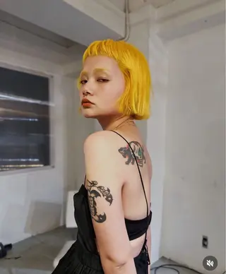 ショート カラー 楪 yuzuriha所属・Saaya/レイヤー /ブリーチ/ブロンドのヘアスタイル