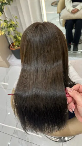 セミロング Ma cherie by Lond所属・ハイトーン/ ミルクティーAikaのヘアスタイル