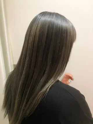 ロング カラー おかにわ みりのヘアスタイル