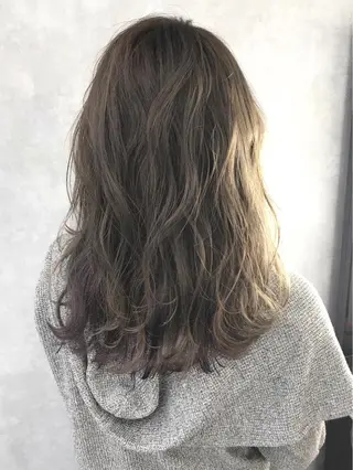 セミロング カラー TOMOYAレイヤー ブリーチ縮毛矯正のヘアスタイル