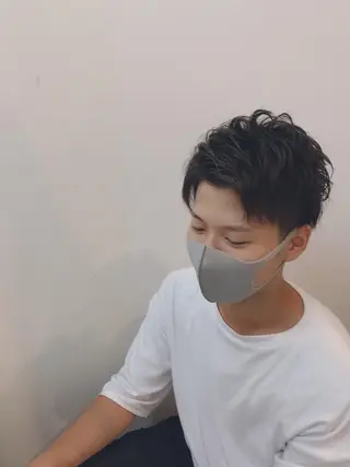 ミディアム 岡崎 海人のヘアスタイル