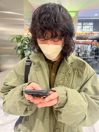 ミディアム カラー パーマ ヘアアレンジ メンズ ネイル viewstokyo所属・mana 暖色カラーカットのヘアスタイル