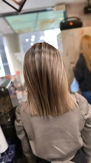 ミディアム カラー 難波ブリーチカラー 伊藤洋輝のヘアスタイル