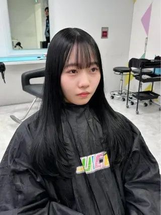 ロング カラー 🩵色落ち可愛い 寒色カラー🩵のヘアスタイル