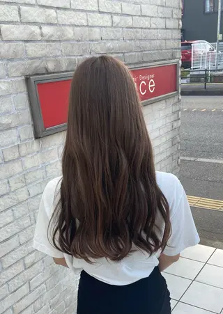 ロング カラー 暗髪つや髪💫 岡本彩花のヘアスタイル