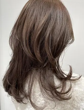 カラー AiCK 渡邊 胡那のヘアスタイル