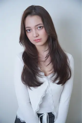 ロング カラー 幕内 梨乃亜のヘアスタイル