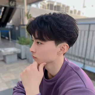 ミディアム メンズ フェザー/ゆるふわ パーマ/鐘ヶ江 航青のヘアスタイル