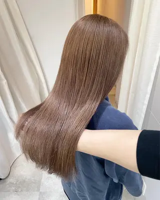 セミロング shiro　mlife所属・山岡 拓也のヘアスタイル
