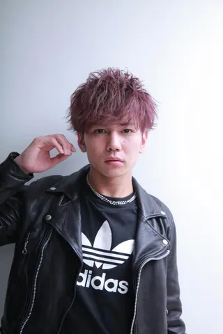 カラー メンズ 黒川 真伍のヘアスタイル