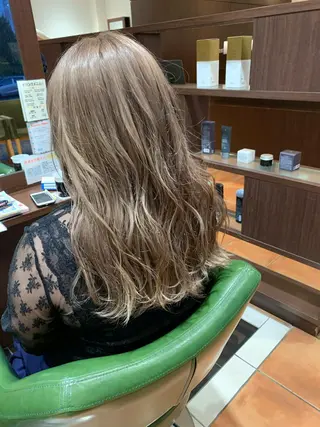 ミディアム カラーリスト菅澤 岳のヘアスタイル