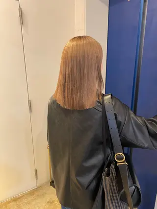 ミディアム カラー MIOベージュカラー 柔らかいカラーのヘアスタイル