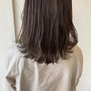 セミロング カラー 入江 志穂のヘアスタイル