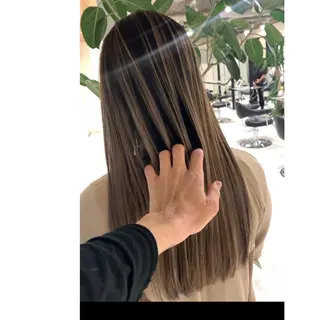 ロング 神戸でブリーチなら puty/レイヤーのヘアスタイル