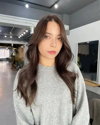 ロング カラー ミルクティーベージュ ❤︎レイヤー　MIAのヘアスタイル