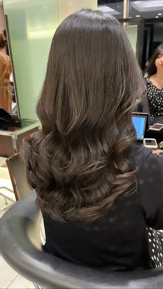 ロング パーマ コテ巻きパーマ 藤野佑成のヘアスタイル