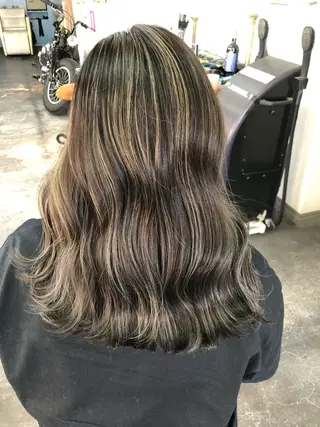 ミディアム カラー Mariana雛/ 西大分/ハイライトのヘアスタイル