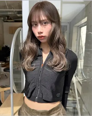 ロング カラー 山本 彩楓のヘアスタイル