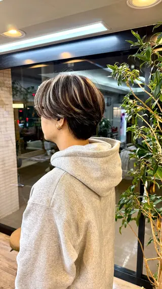 ショート カラー Cure2所属・🌈白いハイライト 🌈 🐶ノザワ🐶のヘアスタイル