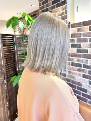 ミディアム ブリーチ／ ダブルカラー／ＲＹＯのヘアスタイル