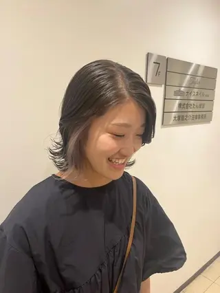 カラー ショート shoto ベージュカラー、ボブのヘアスタイル